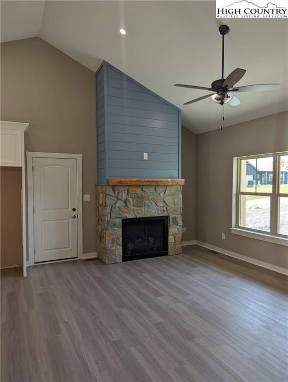 Image number 18 for the current listing