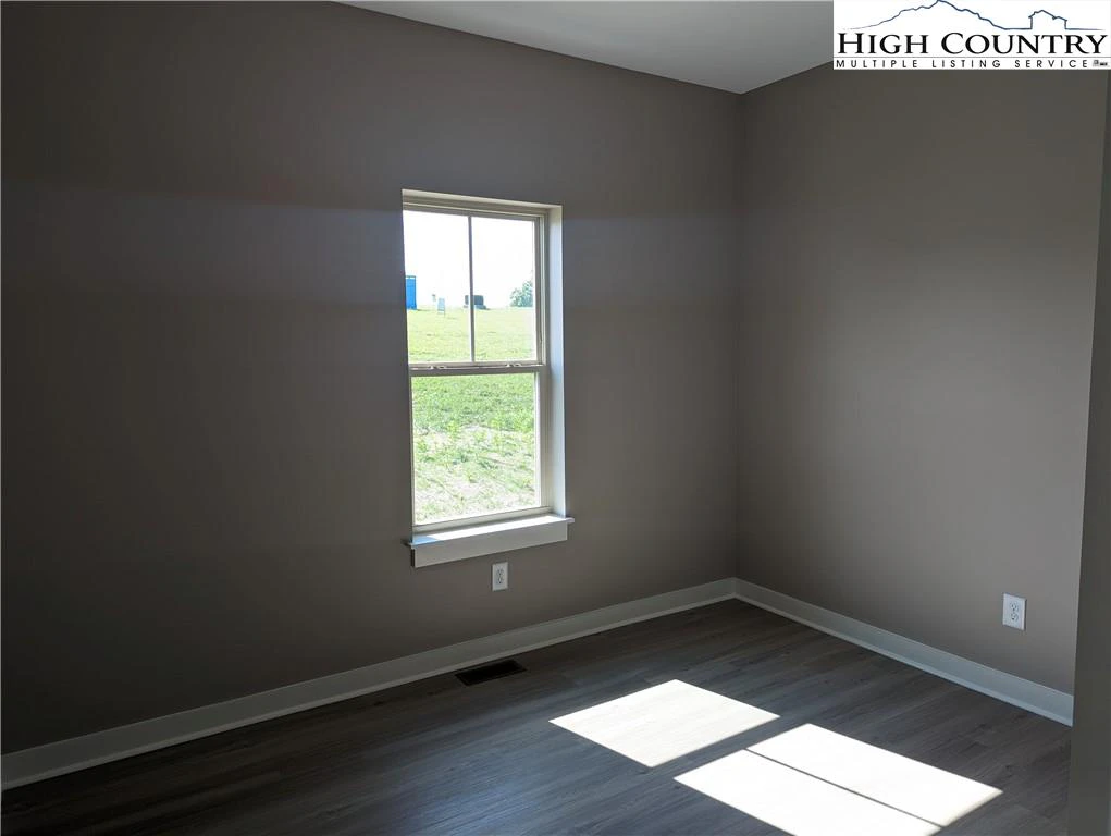 Image number 8 for the current listing