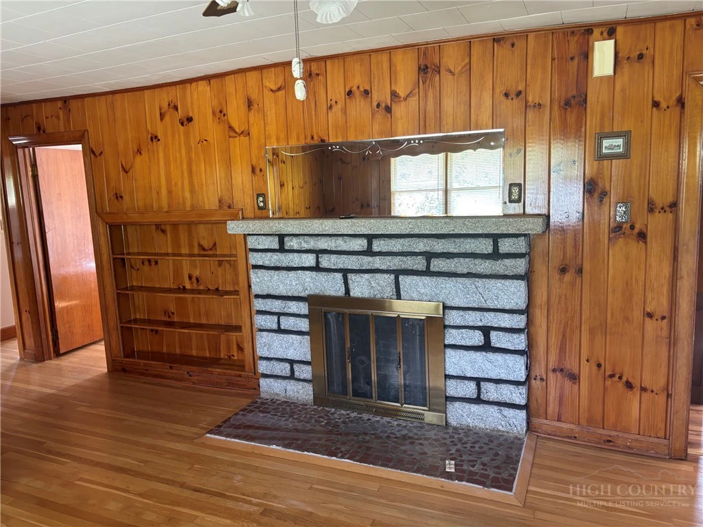 Image number 9 for the current listing