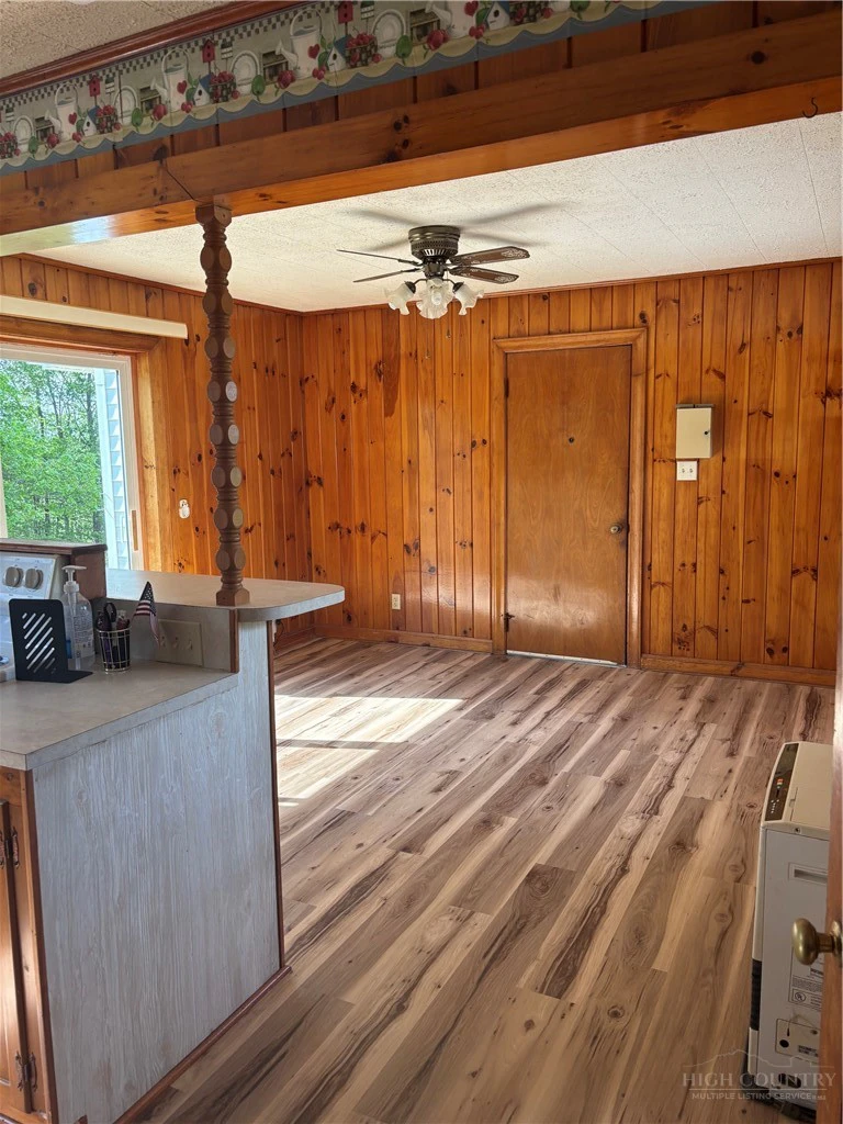 Image number 21 for the current listing