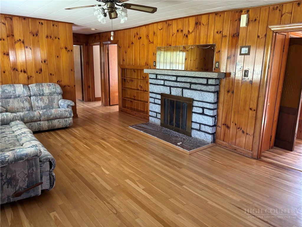 Image number 8 for the current listing