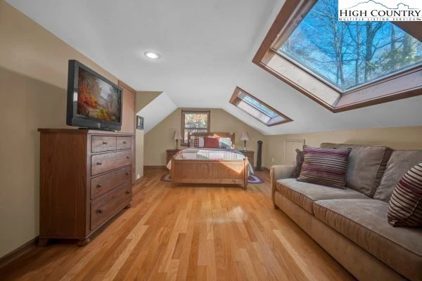 Image number 5 for the current listing