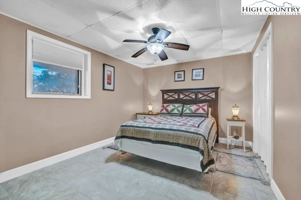 Image number 9 for the current listing