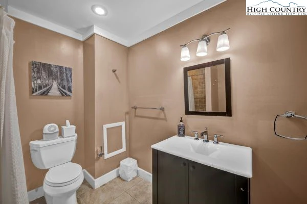 Image number 11 for the current listing