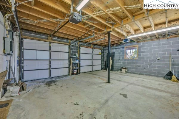 Image number 13 for the current listing