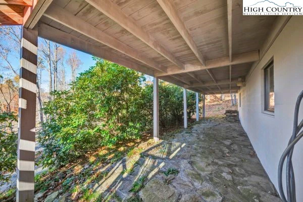 Image number 16 for the current listing