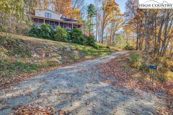 Image number 18 for the current listing