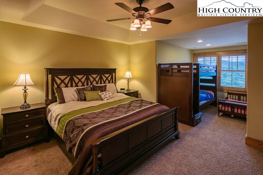 Image number 7 for the current listing
