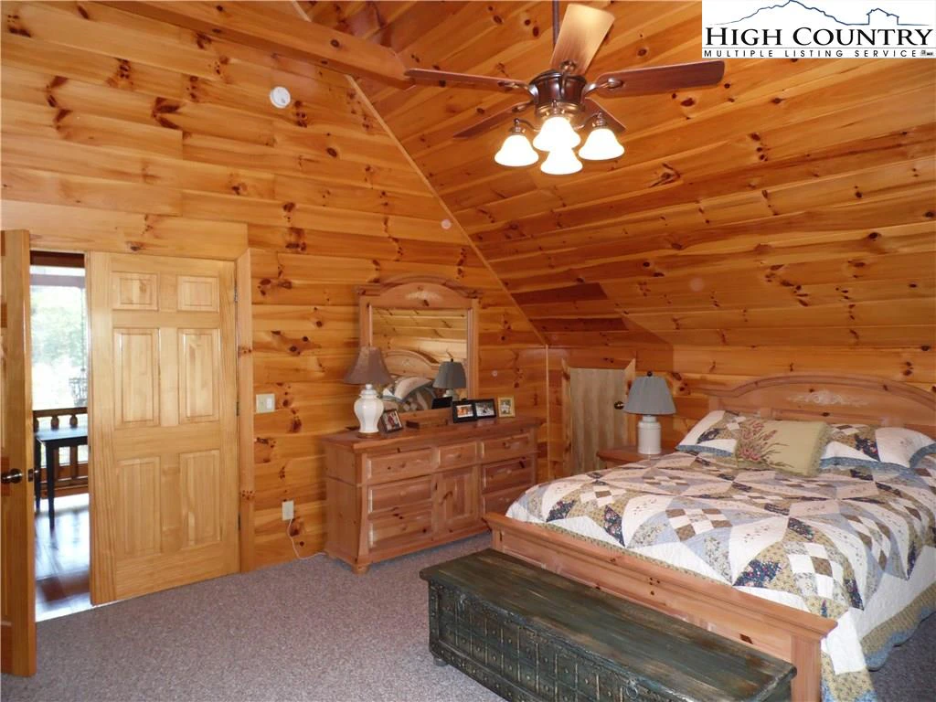 Image number 48 for the current listing
