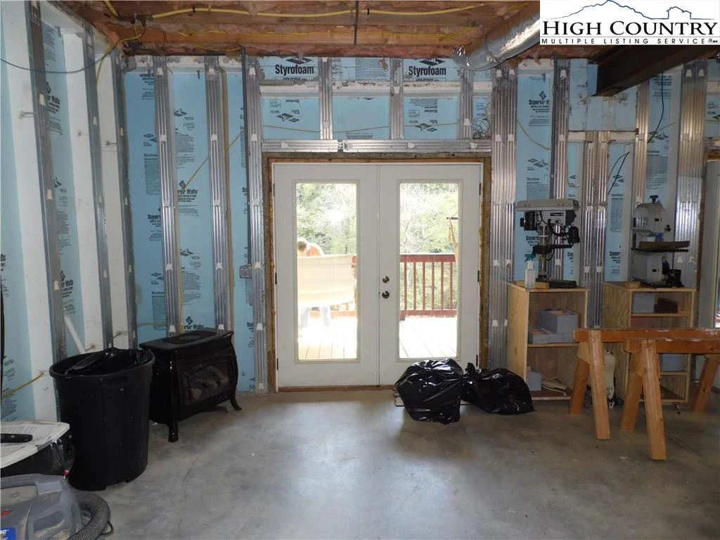 Image number 3 for the current listing