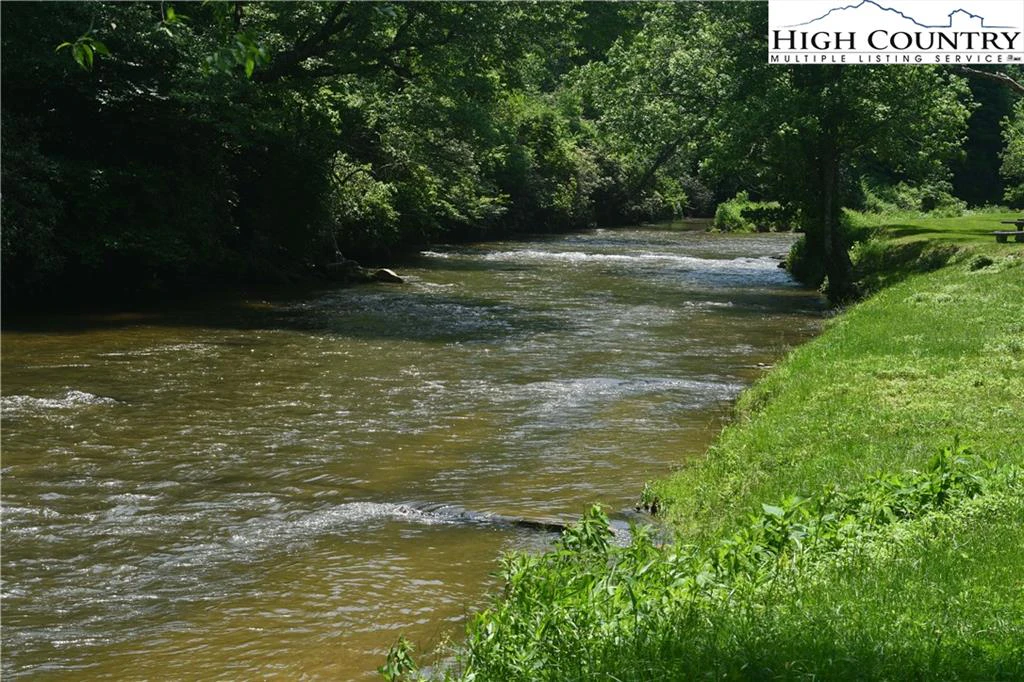 Image number 15 for the current listing