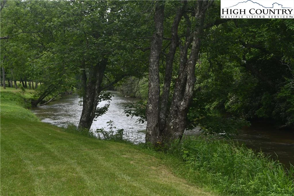 Image number 17 for the current listing