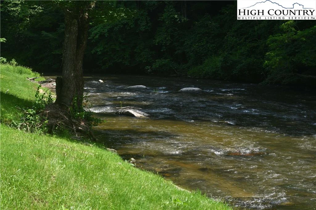 Image number 21 for the current listing
