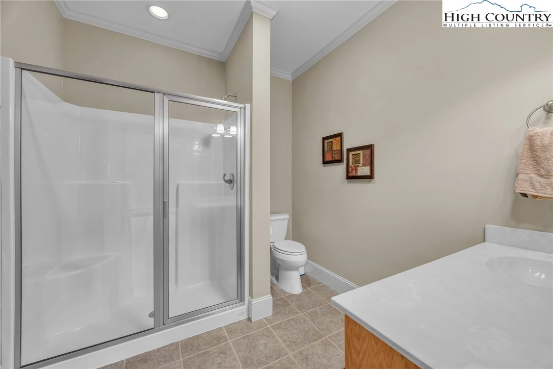 Image number 3 for the current listing