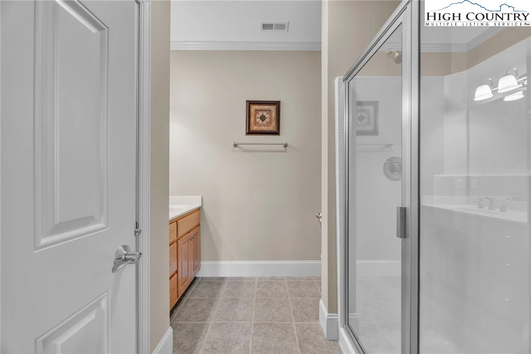 Image number 7 for the current listing