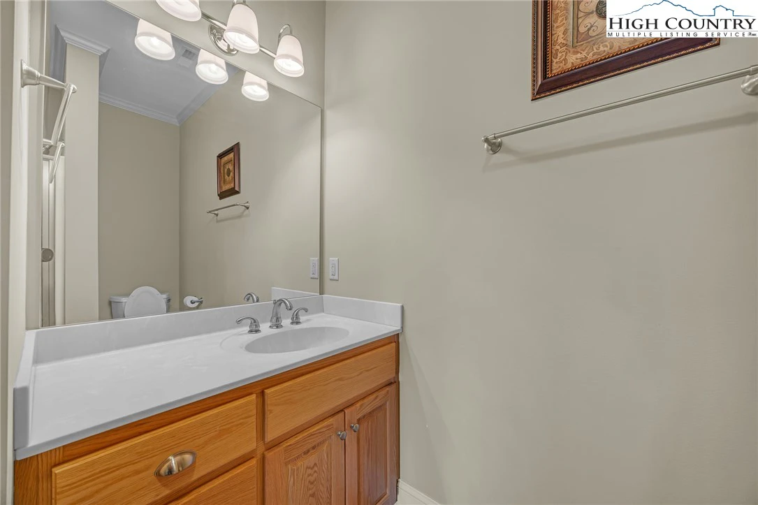 Image number 8 for the current listing