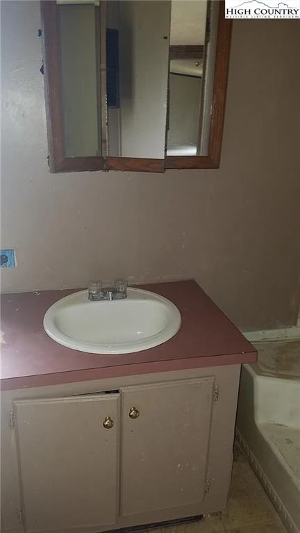 Image number 12 for the current listing