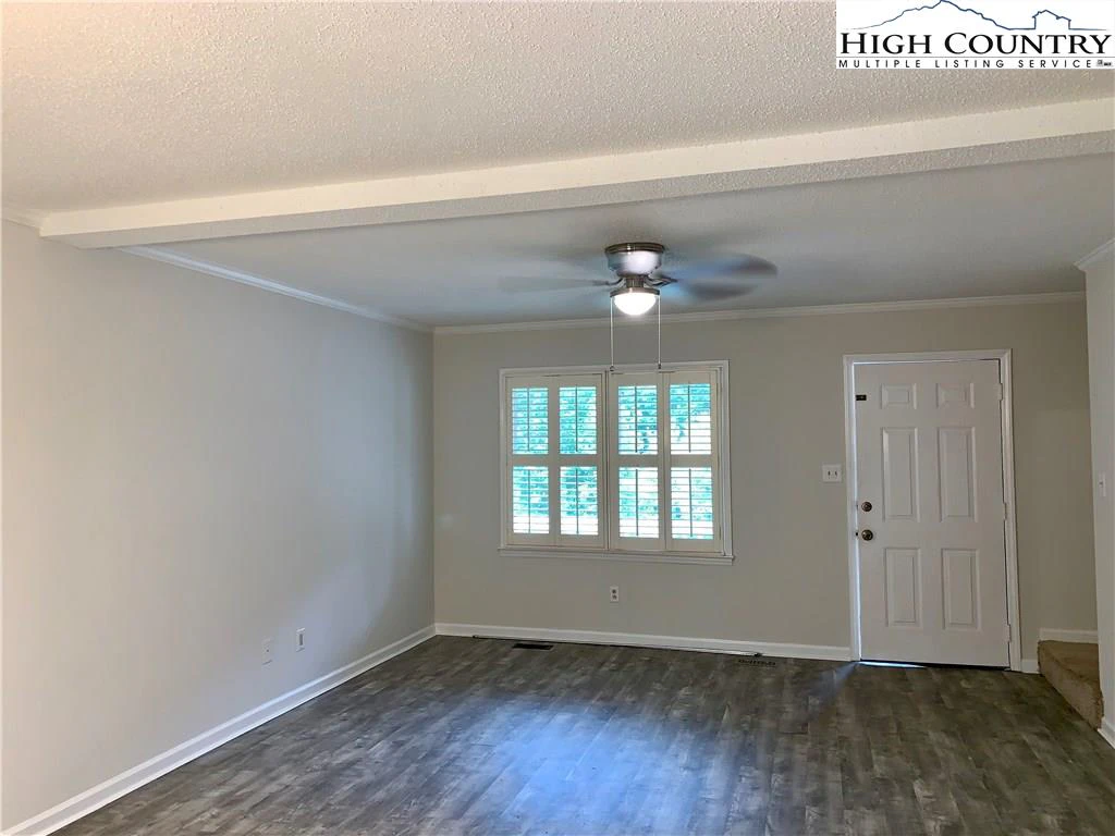 Image number 10 for the current listing
