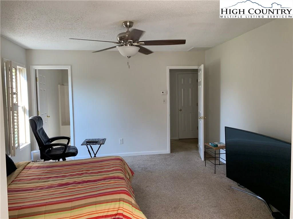 Image number 9 for the current listing