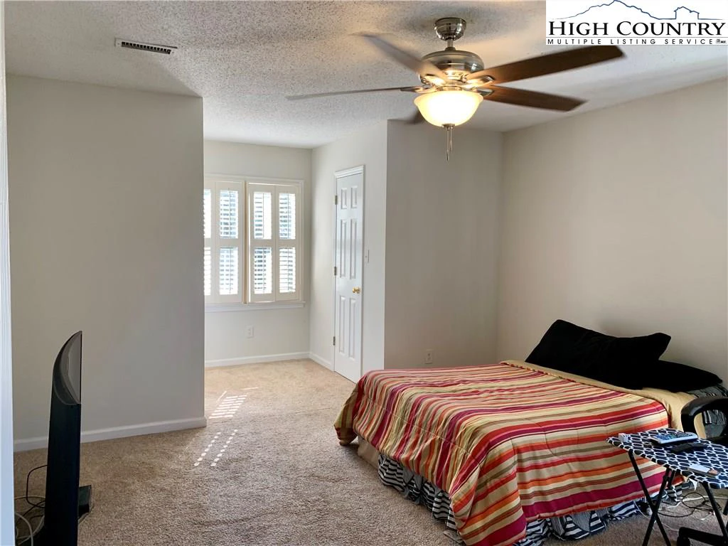 Image number 8 for the current listing