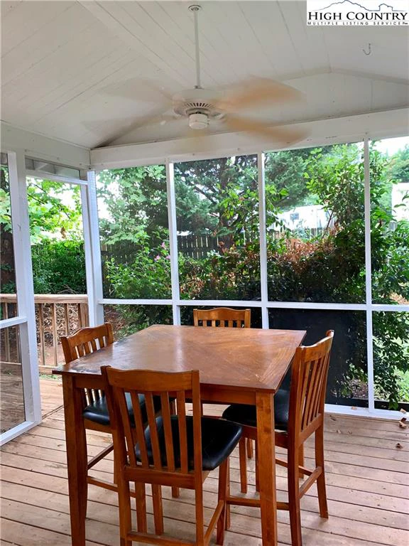 Image number 13 for the current listing