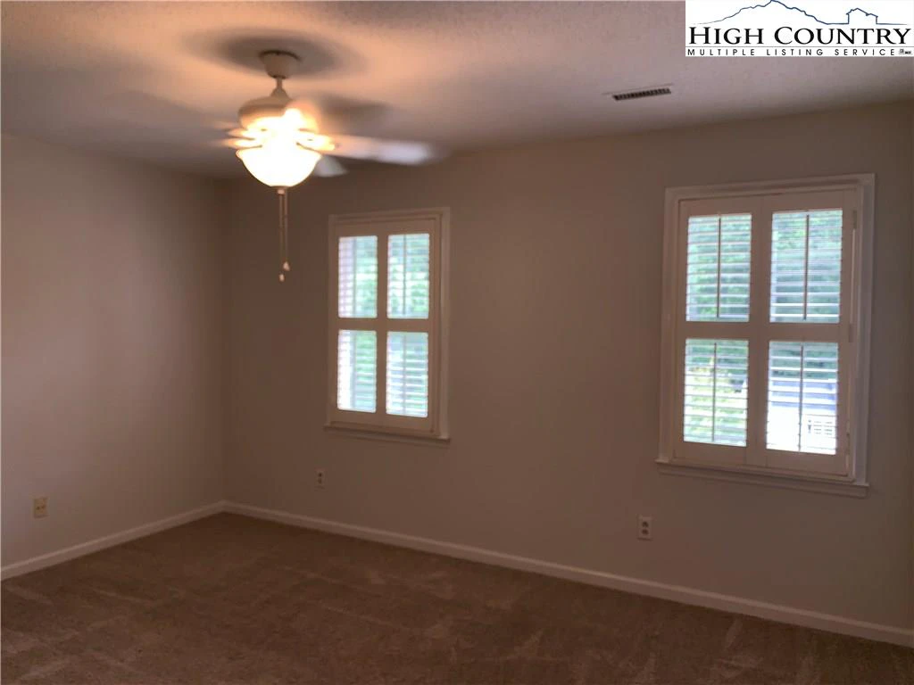 Image number 11 for the current listing