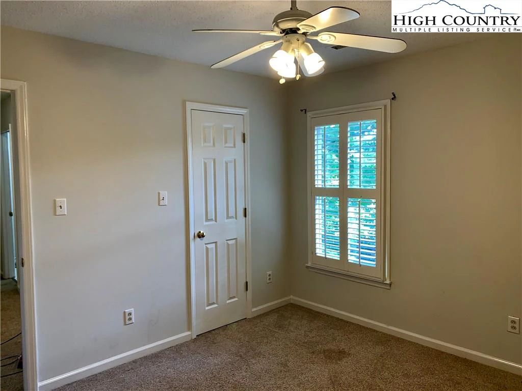 Image number 2 for the current listing