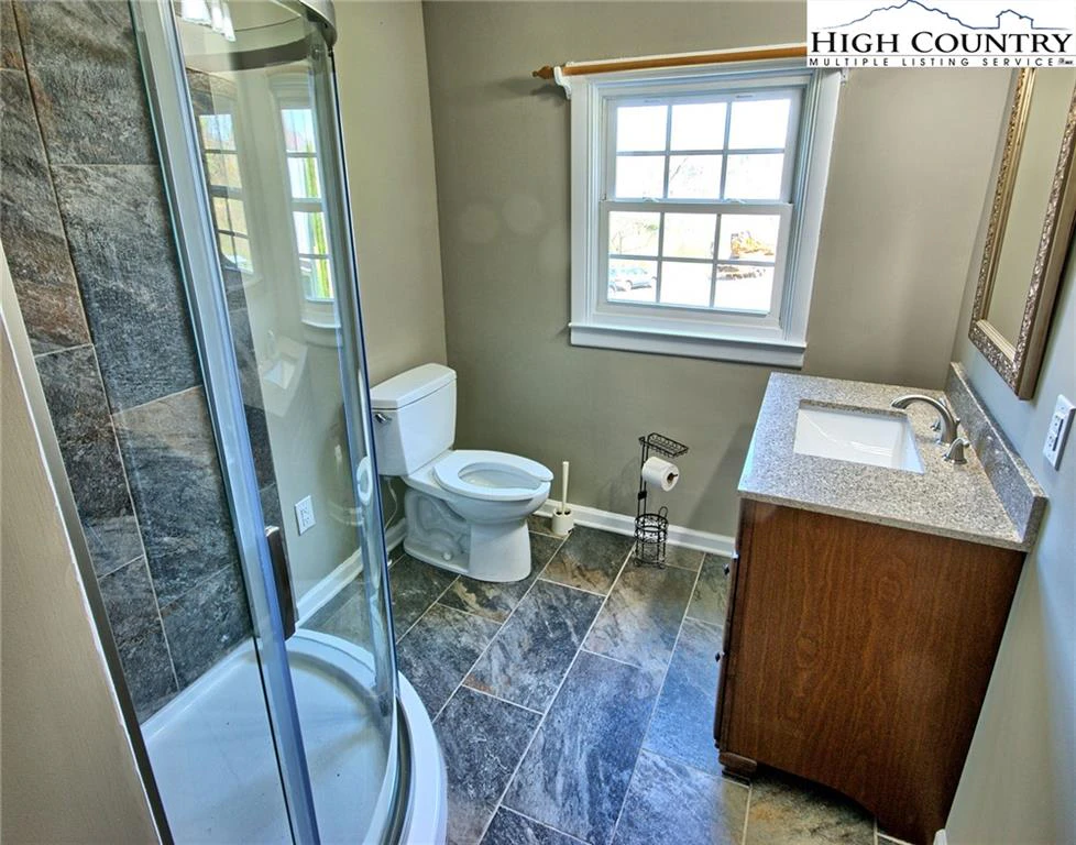 Image number 4 for the current listing