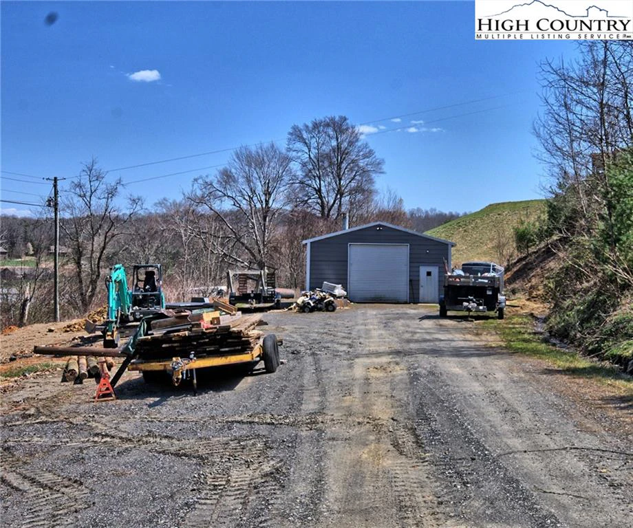 Image number 15 for the current listing