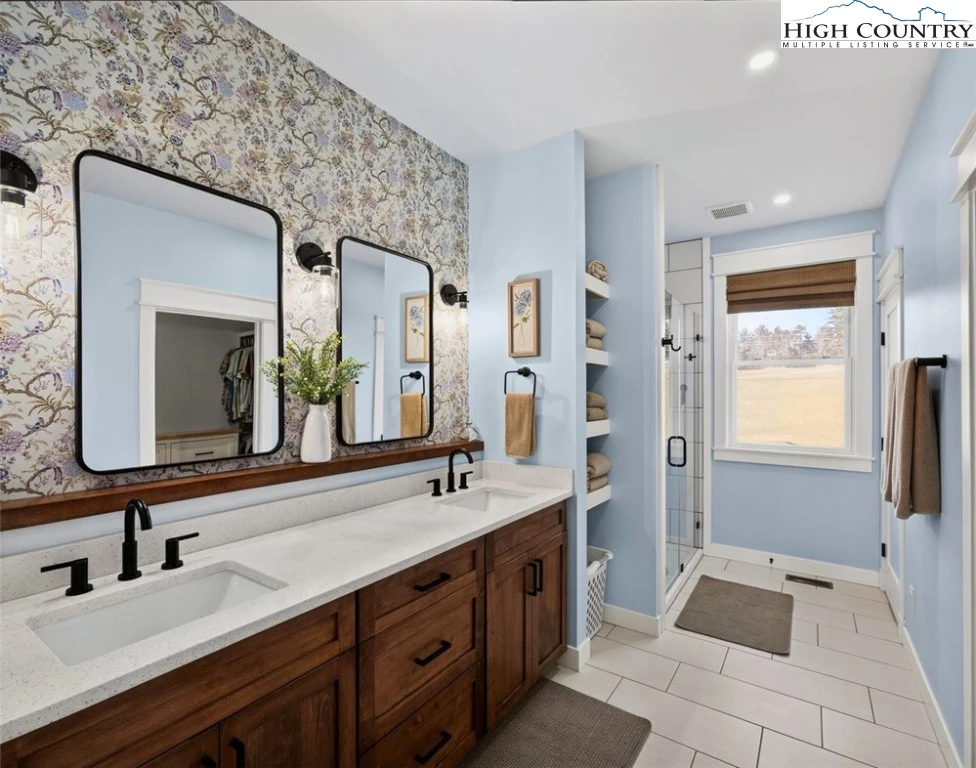 Image number 4 for the current listing
