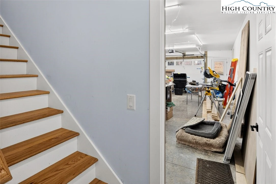 Image number 2 for the current listing