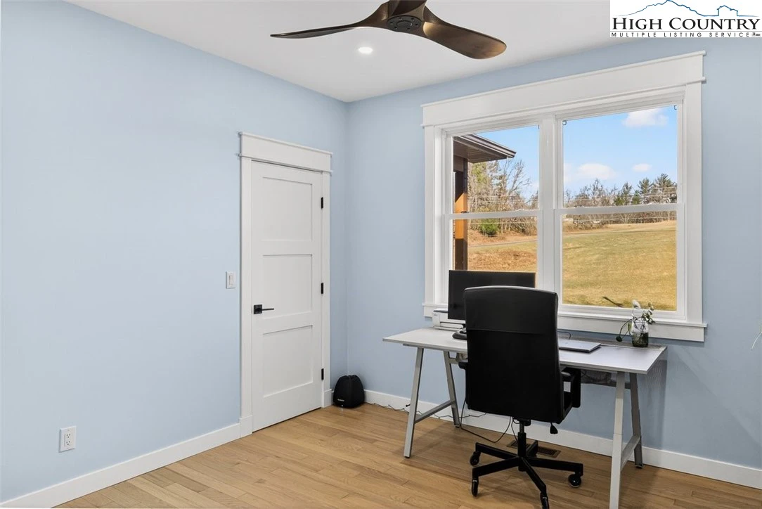 Image number 10 for the current listing