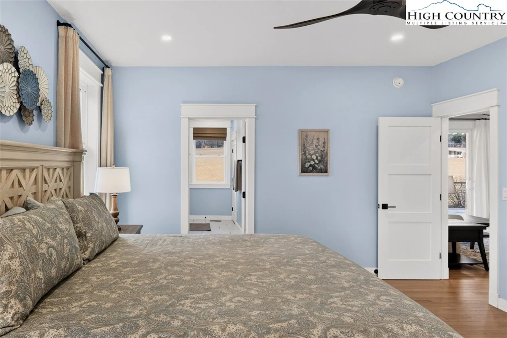 Image number 3 for the current listing