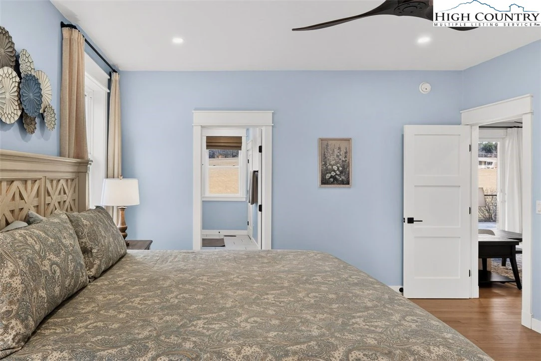Image number 3 for the current listing