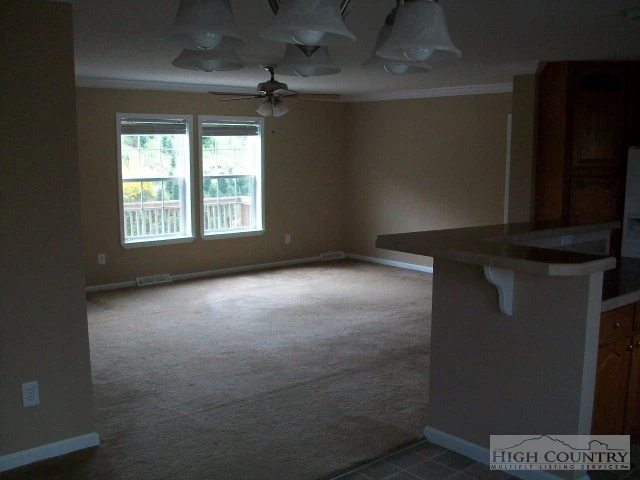 Image number 9 for the current listing