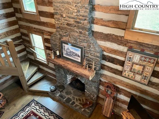 Image number 13 for the current listing