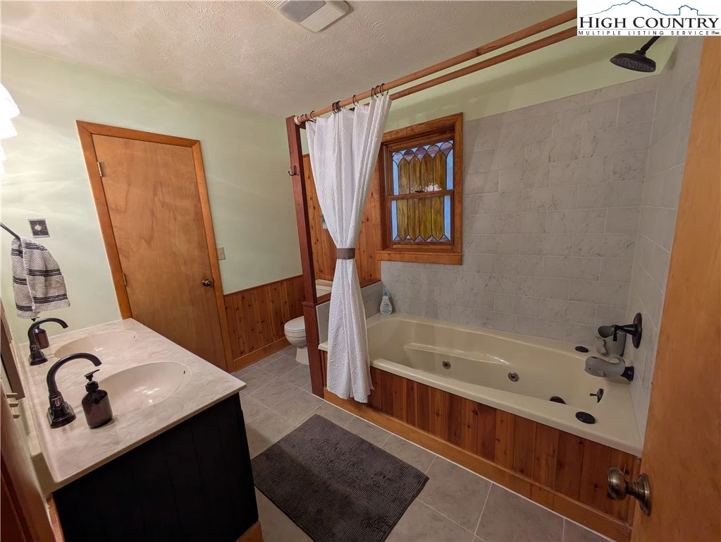 Image number 3 for the current listing