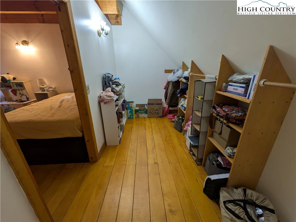 Image number 5 for the current listing