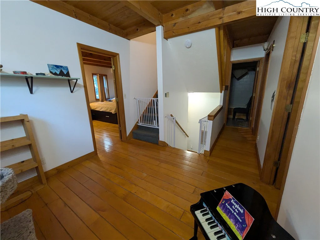 Image number 4 for the current listing