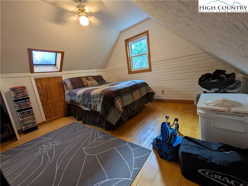 Image number 7 for the current listing
