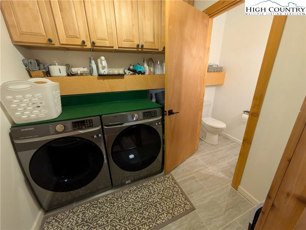 Image number 8 for the current listing