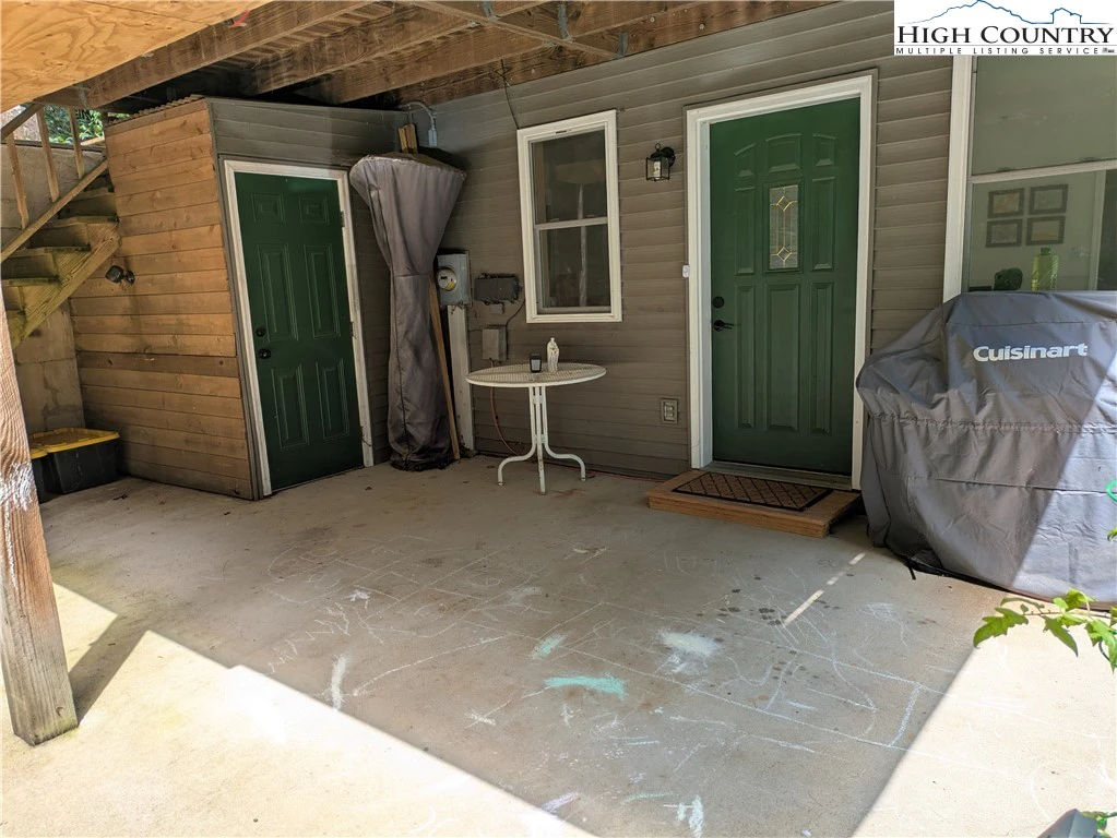 Image number 2 for the current listing