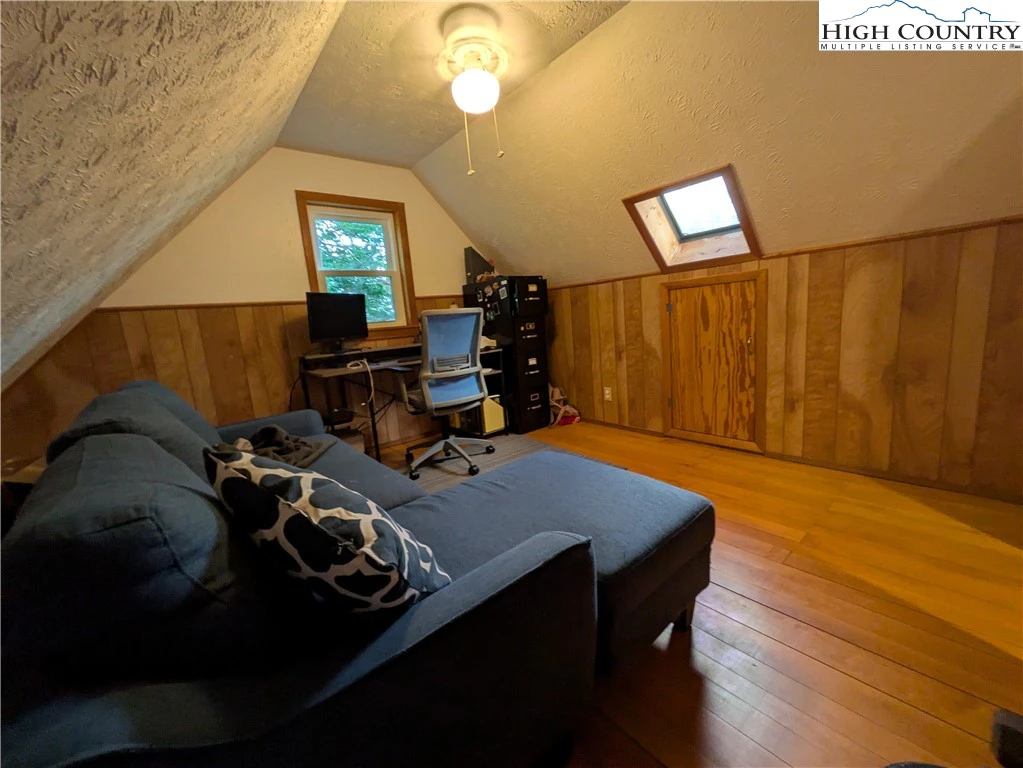 Image number 6 for the current listing
