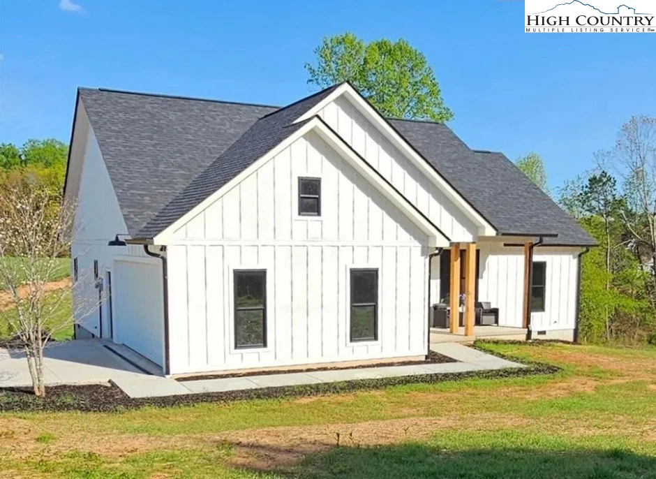 Image number 1 for the current listing