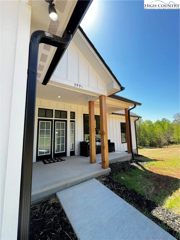 Image number 3 for the current listing