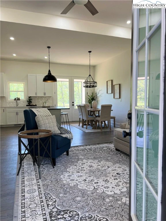 Image number 4 for the current listing
