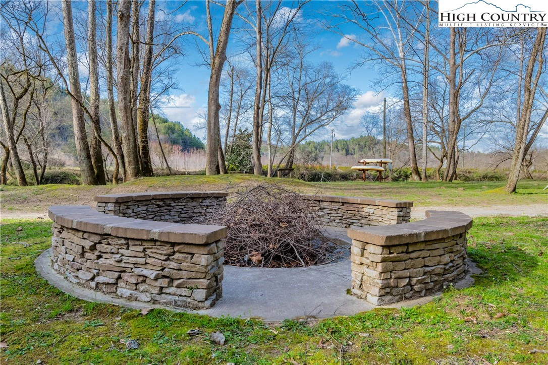 Image number 18 for the current listing