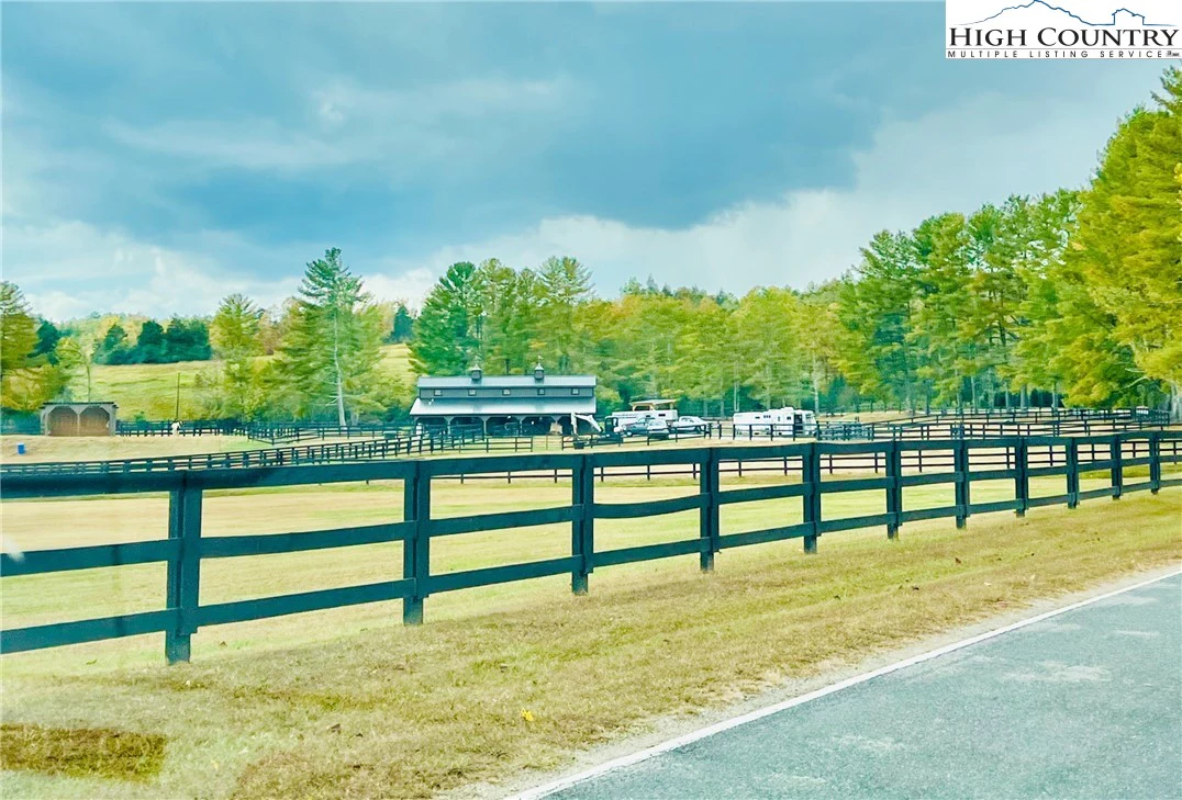 Image number 11 for the current listing