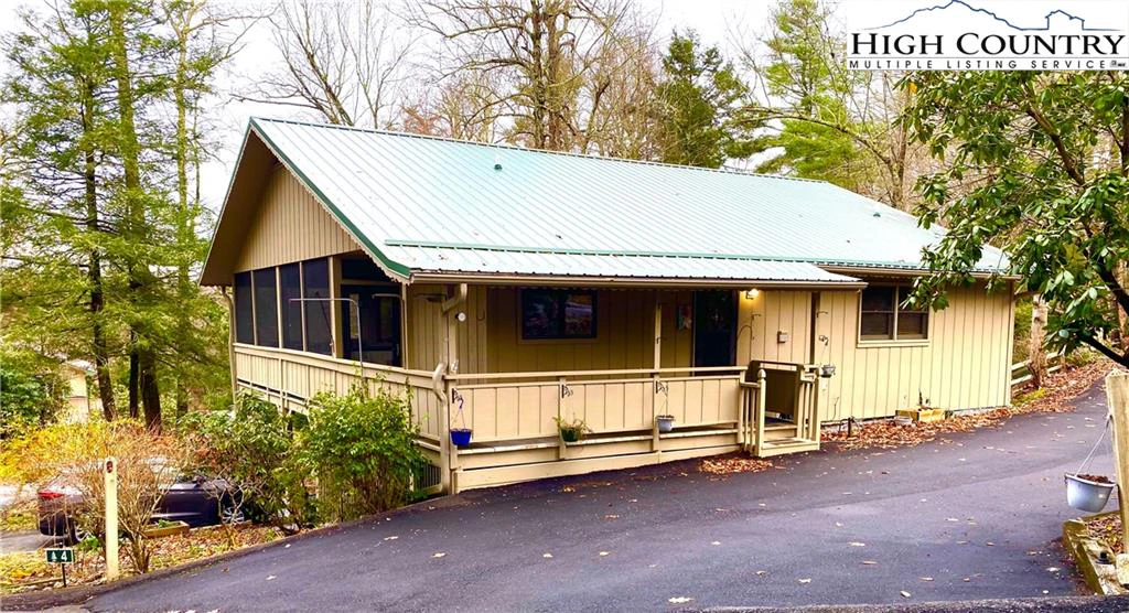 Image number 1 for the current listing
