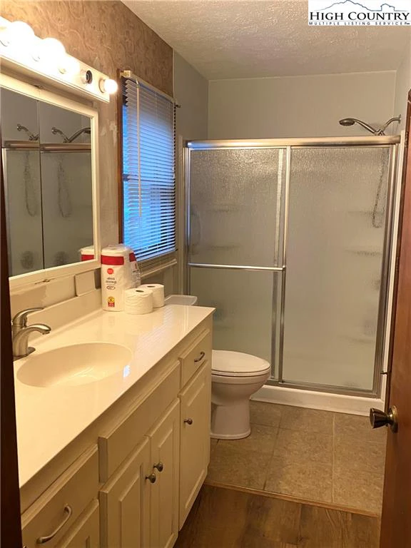 Image number 2 for the current listing